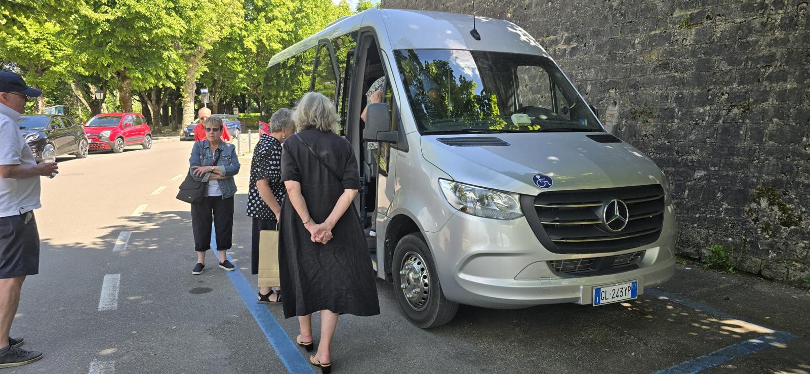 Minibus_tailor_made_tours_Tuscany
